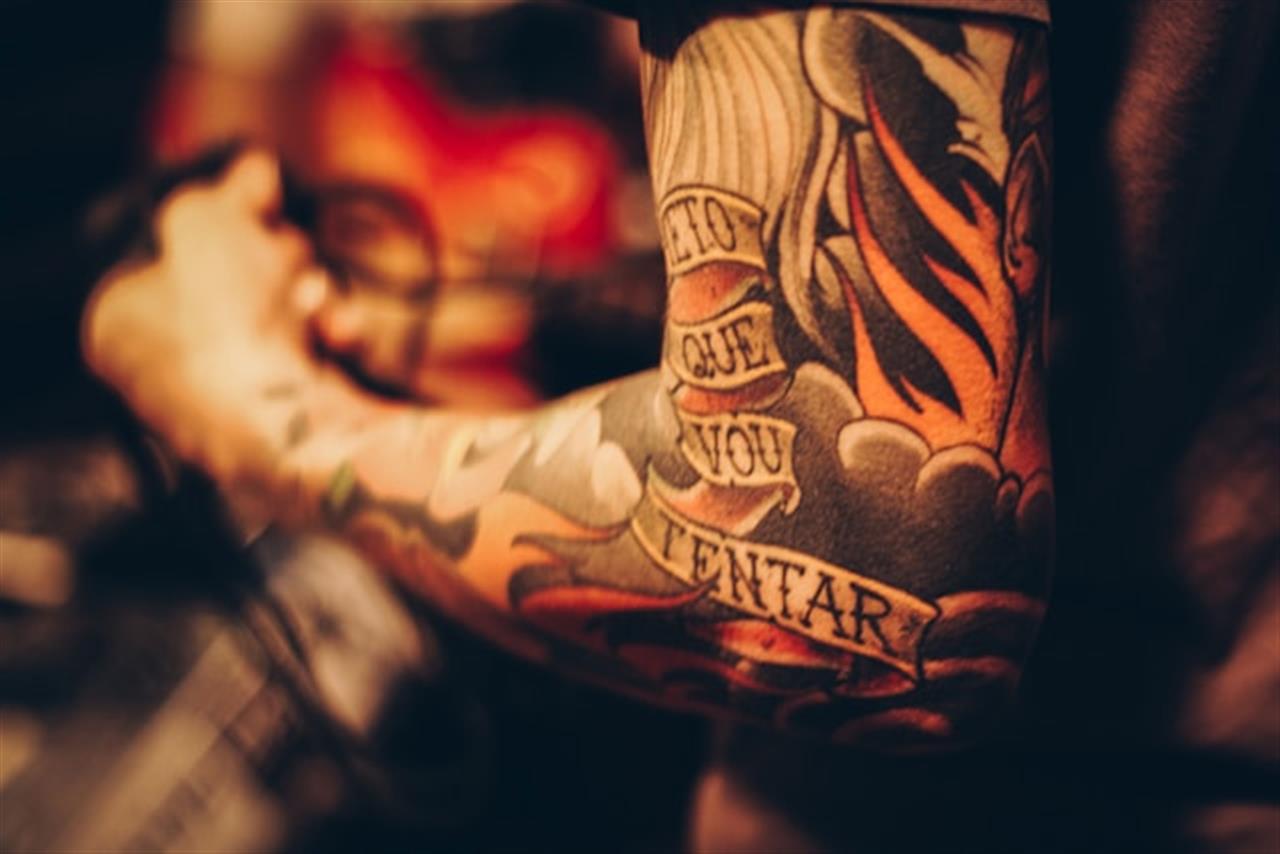 Tatovering: Udtryk af identitet og kunst
